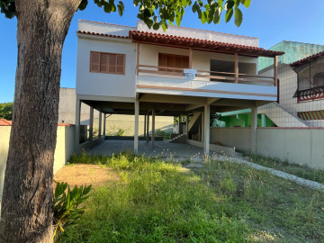 Casa com 4 dormitórios
